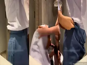 Ngentot diam-diam sama cewek sekelas di toilet